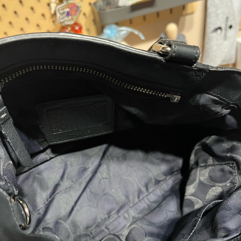 SOLD Coach Hampton Tassel tote in black leather - Picture 7 of 8